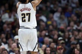 九游体育官网入口-关于穆雷在独行侠比赛中比赛规则变更，领先优势明显引发热议！赛场气氛高涨的信息